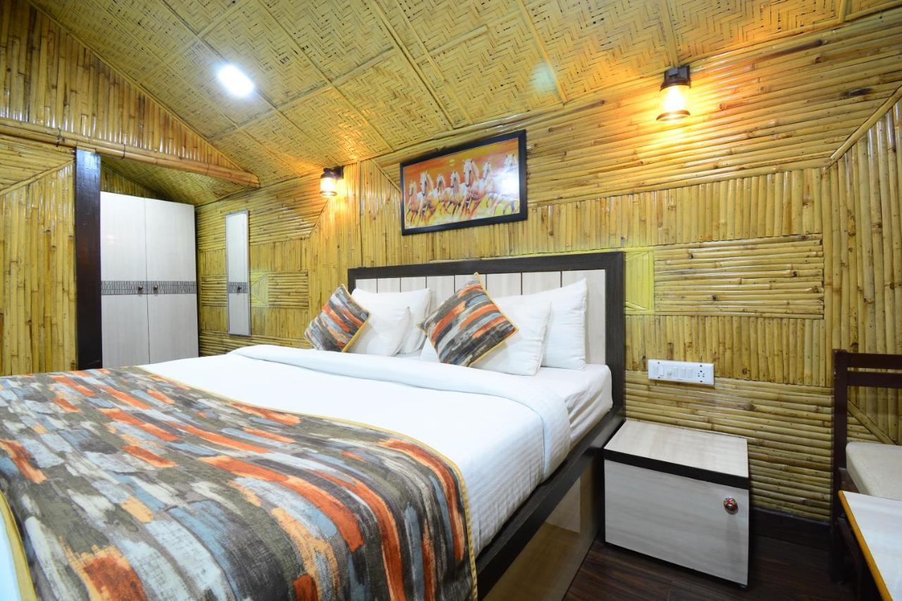 Hotel Bamboo Castle Jaipur Bagian luar foto