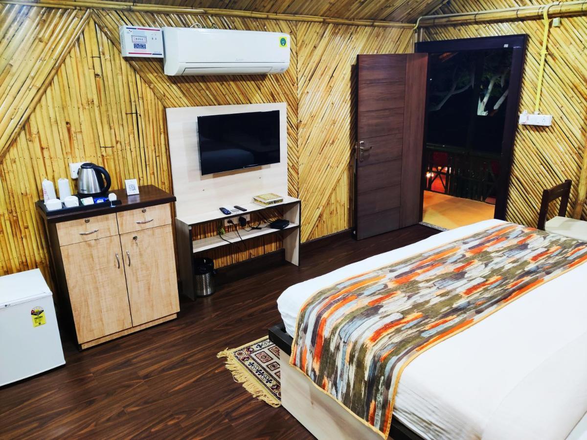 Hotel Bamboo Castle Jaipur Bagian luar foto
