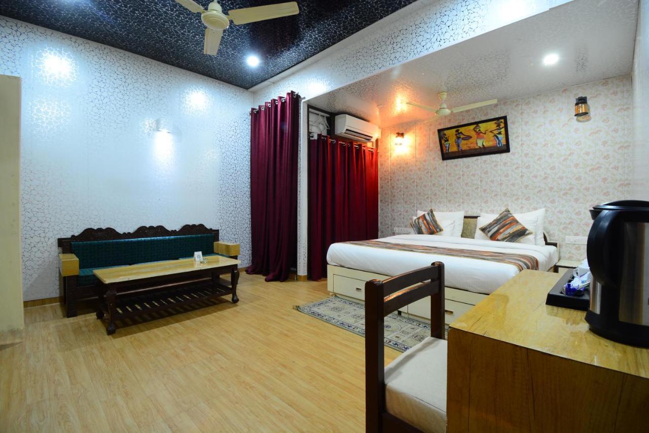 Hotel Bamboo Castle Jaipur Bagian luar foto