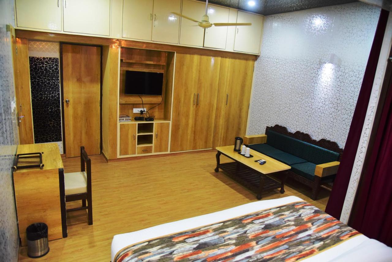 Hotel Bamboo Castle Jaipur Bagian luar foto
